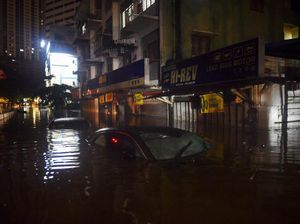 Deretan Mobil yang Jadi Korban Banjir di Malaysia Deretan Mobil yang Jadi Korban Banjir di Malaysia