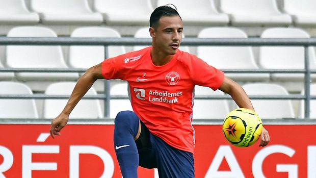 REIMS, FRANCE - AUGUST 15: Dion Cools of FC Midtjylland warms up before the friendly match between Reims and FC Midtjylland at Stade Auguste Delaune on August 15, 2020 in Reims, France. (Photo by Aurelien Meunier/Getty Images for FC Midtjylland )