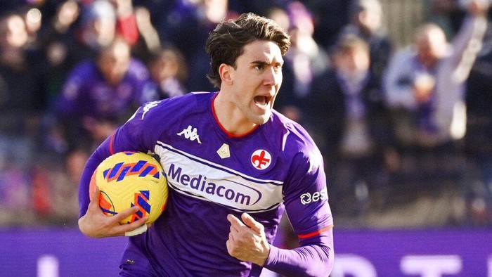 Dusan Vlahovic Fiorentina's Dusan Vlahovic celebrates scoring during a Serie A soccer match between Fiorentina and Sassuolo at Artemio Franchi stadium in Florence, Italy, Sunday Dec. 19, 2021. (Massimo Paolone/LaPresse via AP)