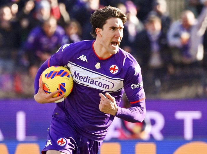 Fiorentina's Dusan Vlahovic celebrates scoring during a Serie A soccer match between Fiorentina and Sassuolo at Artemio Franchi stadium in Florence, Italy, Sunday Dec. 19, 2021. (Massimo Paolone/LaPresse via AP)