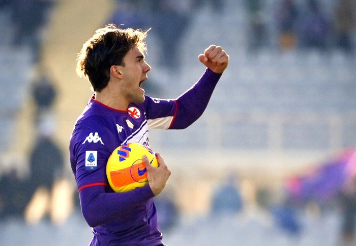 Fiorentina's Dusan Vlahovic celebrates scoring during a Serie A soccer match between Fiorentina and Sassuolo at Artemio Franchi stadium in Florence, Italy, Sunday Dec. 19, 2021. (Massimo Paolone/LaPresse via AP)