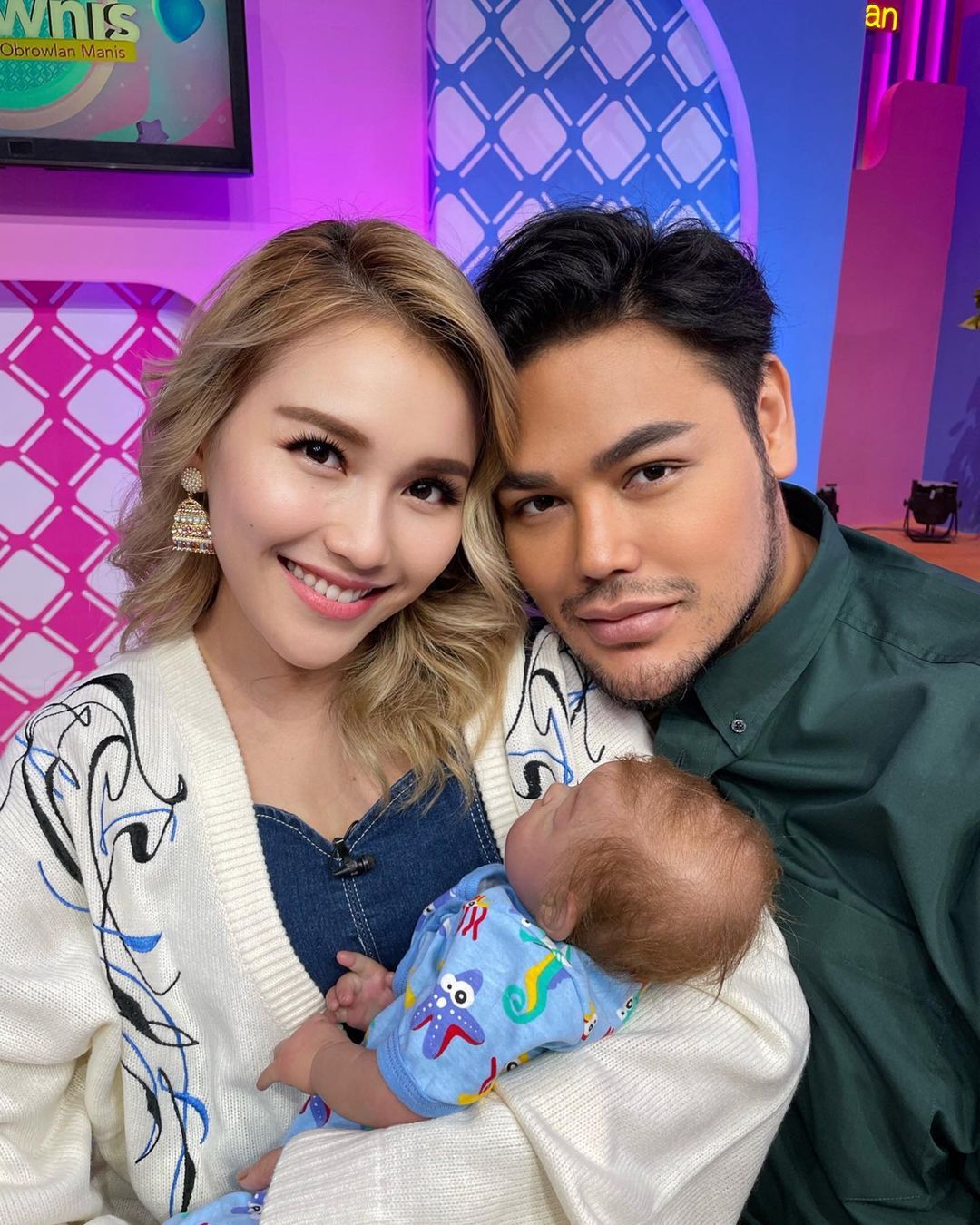 Foto Bareng, Rambut Pirang Anak Igun Disebut Mirip Ayu Ting Ting