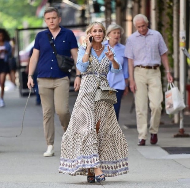 Kostum Carrie Bradshaw yang didapat dari thrift shop/