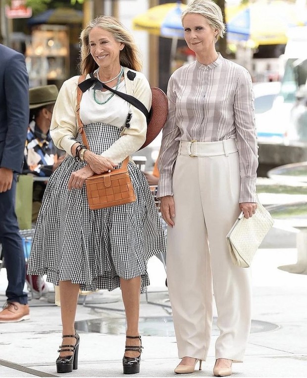 Gaya Carrie dan Miranda dalam And Just Like That episode 3/