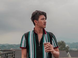 Intip Gaya Ngopi Aditya Zoni, Kekasih Yasmine Ow yang Keren Intip Gaya Ngopi Aditya Zoni, Kekasih Yasmine Ow yang Keren