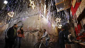 Gemerlap Penuh Harap Sambut Natal di Berbagai Belahan Dunia
