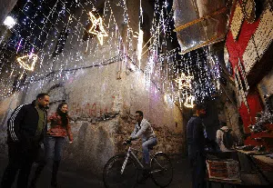 Gemerlap Penuh Harap Sambut Natal di Berbagai Belahan Dunia