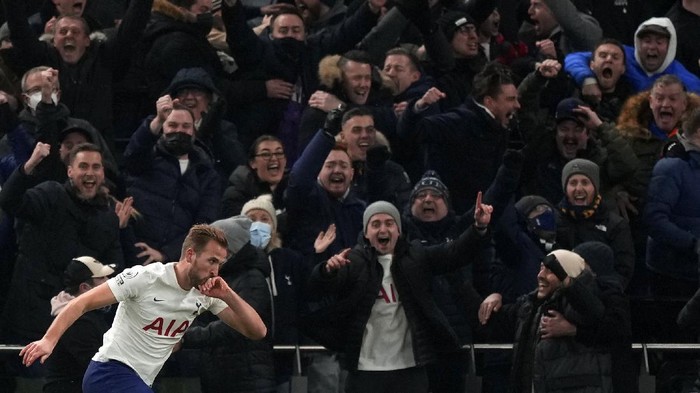 Harry Kane Tottenhams Harry Kane celebrates after scoring his sides opening goal during the English Premier League soccer match between Tottenham Hotspur and Liverpool at the Tottenham Hotspur Stadium in London, Sunday, Dec. 19, 2021. (AP Photo/Frank Augstein)