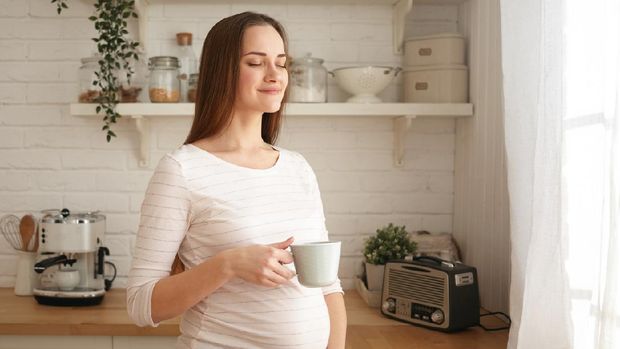 Illustration of pregnant woman drinking
