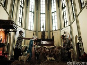 Intip Persiapan Natal di Gereja Katedral Jakarta