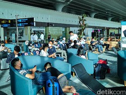 Pemerintah Batasi Angkutan Umum Selama Nataru, Pesawat Tetap 100%