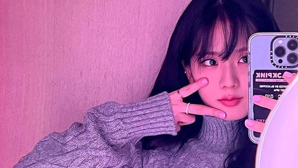 So Cute! Jisoo BLACKPINK Tampil Beda dengan Rambut Berponi