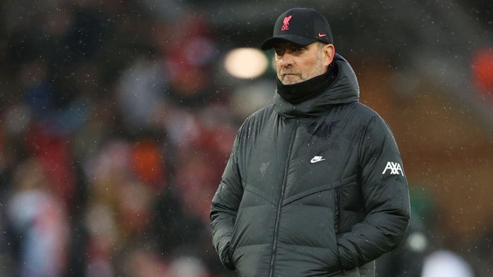 LIVERPOOL, ENGLAND - DECEMBER 11: Jurgen Klopp, Manager of Liverpool looks on during the warm up prior to the Premier League match between Liverpool and Aston Villa at Anfield on December 11, 2021 in Liverpool, England. (Photo by Clive Brunskill/Getty Images)