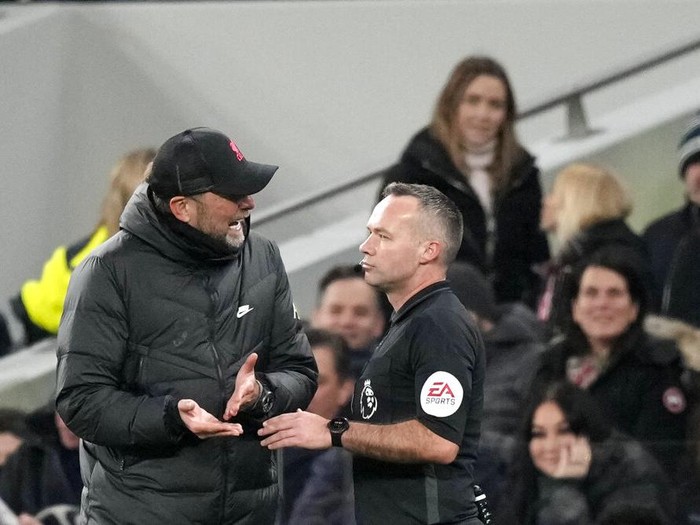 Liverpool's manager Jurgen Klopp, left, discusses with referee Paul Tierney during the English Premier League soccer match between Tottenham Hotspur and Liverpool at the Tottenham Hotspur Stadium in London, Sunday, Dec. 19, 2021. (AP Photo/Frank Augstein)