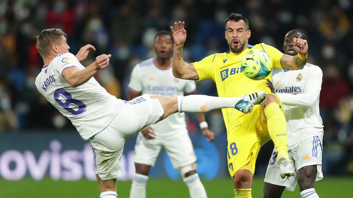 Duel Real Madrid lawan Cadiz sebelum ini. Foto: Getty Images/Gonzalo Arroyo Moreno
