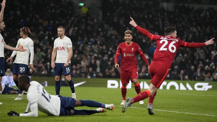 Liverpools Andrew Robertson, right, celebrates after scoring his sides second goal during the English Premier League soccer match between Tottenham Hotspur and Liverpool at the Tottenham Hotspur Stadium in London, Sunday, Dec. 19, 2021. (AP Photo/Frank Augstein)
