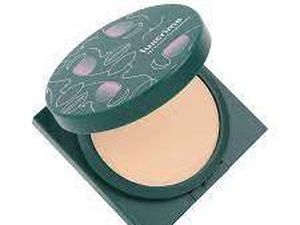 Mencoba Bedak Luxcrime Blur & Cover Two Way Cake, Viral di TikTok Mencoba Bedak Luxcrime Blur & Cover Two Way Cake, Viral di TikTok