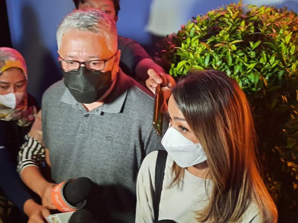 Nirina Zubir Ucap Syukur Polisi Bakal Sita Aset Tersangka Mafia Tanah Nirina Zubir Ucap Syukur Polisi Bakal Sita Aset Tersangka Mafia Tanah