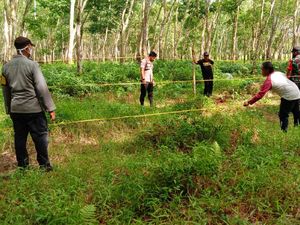 Ratusan Benda Mirip Granat Ditemukan di Banyuwangi, Jibom Akan Diterjunkan Ratusan Benda Mirip Granat Ditemukan di Banyuwangi, Jibom Akan Diterjunkan