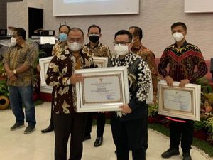 Pengusaha Arbi Leo Dapat Penghargaan dari Pemprov Bangka Belitung Pengusaha Arbi Leo Dapat Penghargaan dari Pemprov Bangka Belitung
