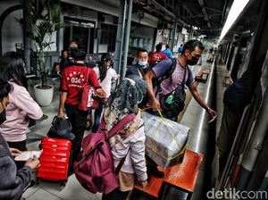 1,48 Juta Tiket Kereta Jarak Jauh Terjual Jelang Mudik Lebaran 1,48 Juta Tiket Kereta Jarak Jauh Terjual Jelang Mudik Lebaran