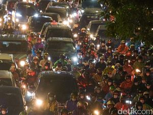Sabar Gaes, Jalan Tendean Macet Banget!
