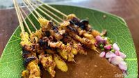 Di Tebet Ada Warung Sate Kelapa khas Surabaya yang Legendaris