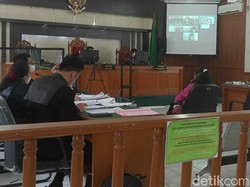 Korban Investasi Bodong Rp 84,9 M di Riau Nangis Saat Sidang, Minta Uang Kembali