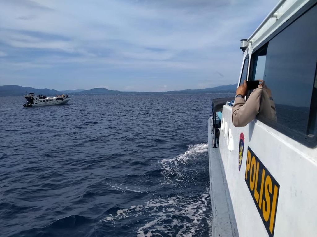 5 Penumpang Lompat Saat Speedboat Dihantam Ombak di Maluku, 1 Orang Tewas 5 Penumpang Lompat Saat Speedboat Dihantam Ombak di Maluku, 1 Orang Tewas