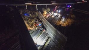 Tol Layang di China Ambruk, 4 Orang Tewas