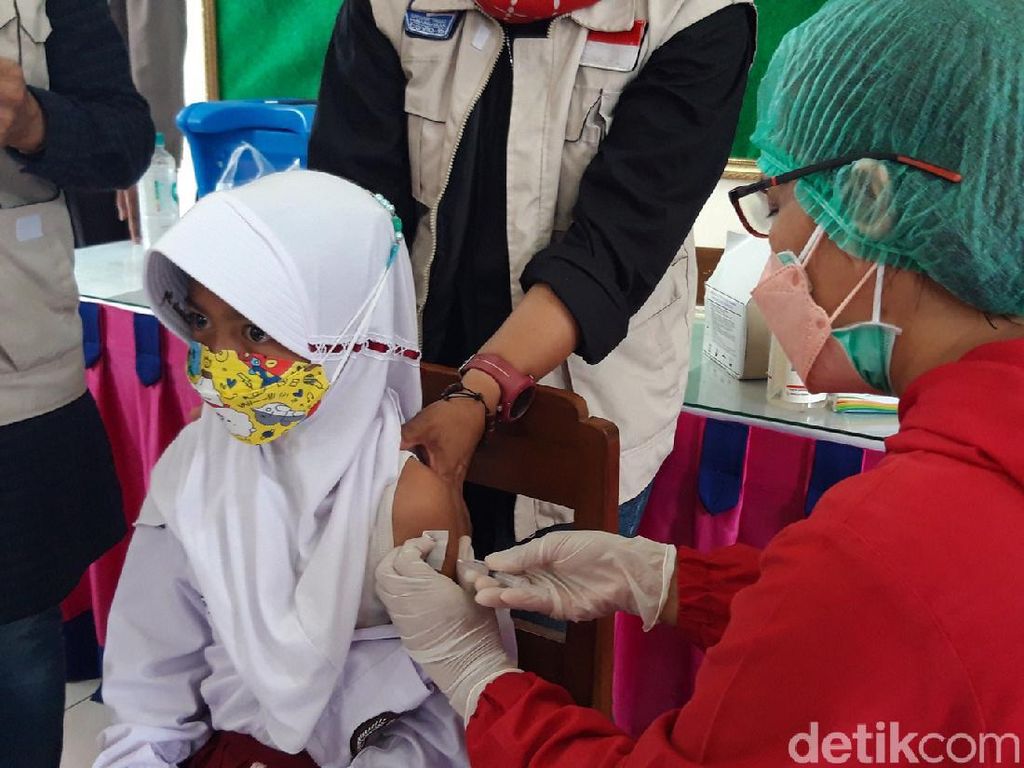 Menko PMK: Vaksin Anak Sangat Mendesak, PTM Tetap Harus Dilakukan