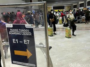 Kasus Omicron di RI Naik, Masyarakat Diminta Tak Bepergian ke LN