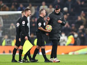 Juergen Klopp Vs Wasit Paul Tierney di Laga Tottenham Vs Liverpool