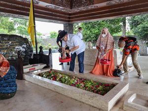 Ziarah ke Makam Bung Karno, LaNyalla Curhat soal Ambang Batas Harus 0% Ziarah ke Makam Bung Karno, LaNyalla Curhat soal Ambang Batas Harus 0%
