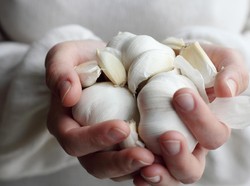 5 Manfaat Makan Bawang Putih Setiap Hari, Jaga Stamina dan Bikin Langsing