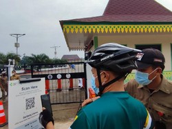 Warga Mulai Datangi Alun-alun Depok yang Kembali Dibuka