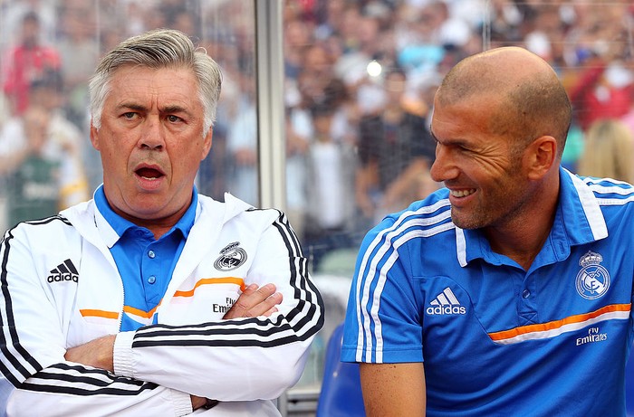 Ancelotti, Zidane LISBON, PORTUGAL - MAY 24: Head Coach, Carlo Ancelotti of Real Madrid looks to Assistant coach Zinedine Zidane of Real Madrid as he shouts instructions during the UEFA Champions League Final between Real Madrid and Atletico de Madrid at Estadio da Luz on May 24, 2014 in Lisbon, Portugal. (Photo by Shaun Botterill/Getty Images)
