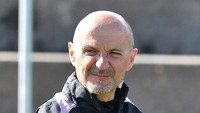 Zidane adalah orang yang awalnya mempekerjakan Antonio Pintus sebagai pelatih kebugaran, tetapi hubungan mereka memburuk dan dia pergi ketika Zidane kembali untuk masa jabatan keduanya yang bertanggung jawab. Sekarang Ancelotti kembali mendatangkan Pintus dan hasilnya jelas terlihat: Los Blancos lebih energik musim ini (Getty Images/Tullio M. Puglia)