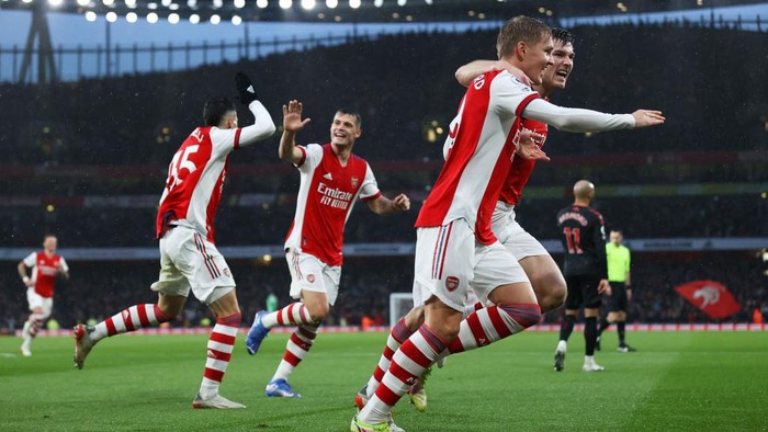 LONDON, ENGLAND - DECEMBER 11: Martin Odegaard of Arsenal celebrates with teammate Kieran Tierney after scoring their sides second goal during the Premier League match between Arsenal and Southampton at Emirates Stadium on December 11, 2021 in London, England. (Photo by Eddie Keogh/Getty Images)