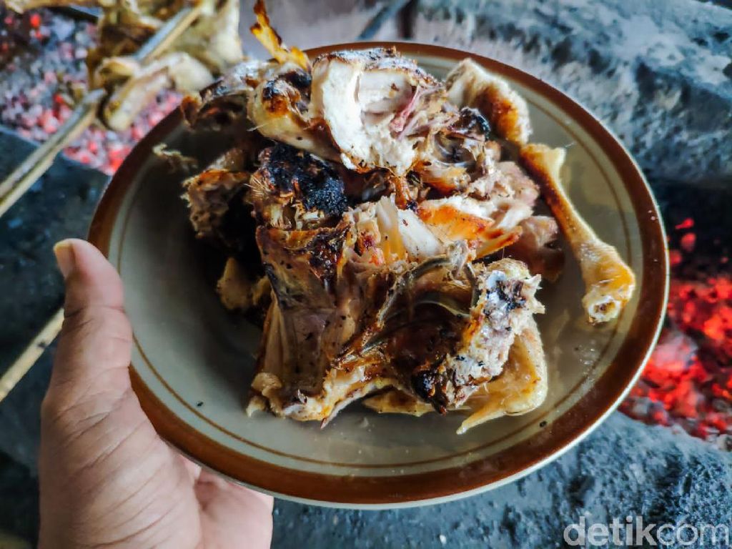 Gurih Pedas Ayam Bakar Bu Lian di Lombok yang Jadi Favorit Gubernur NTB