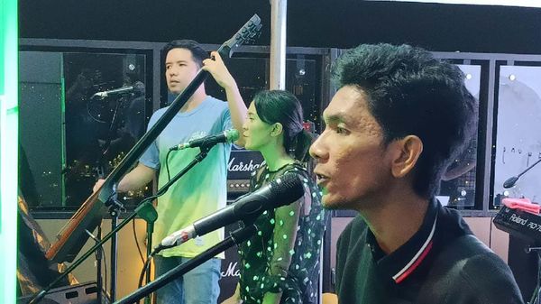 Payung Teduh Hibur Milenial Depok