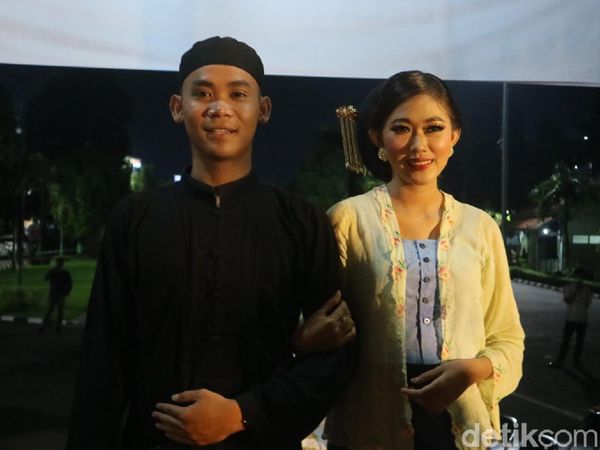 Cantik dan Ganteng, Lenggak-lenggok Model dengan Busana Khas Kudus