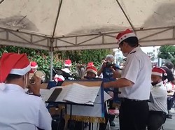 Melihat Gelaran Christmas Carol di Bundaran HI Jakarta