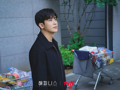 Drama Korea selain Happiness yang diperankan oleh Park Hyung Sik/Foto: Instagram.com/tvn_drama