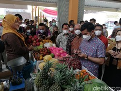 Resmikan Pasar Senggol Purwosari, Gibran: Tidak Boleh Tidur di Sini!