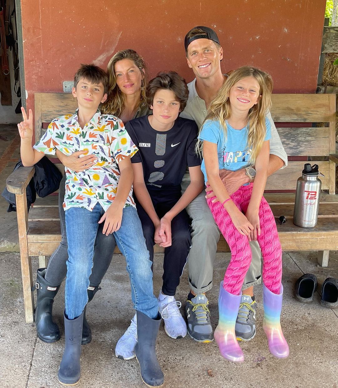 Gisele Bundchen bersama Tom Brady dan anak-anak