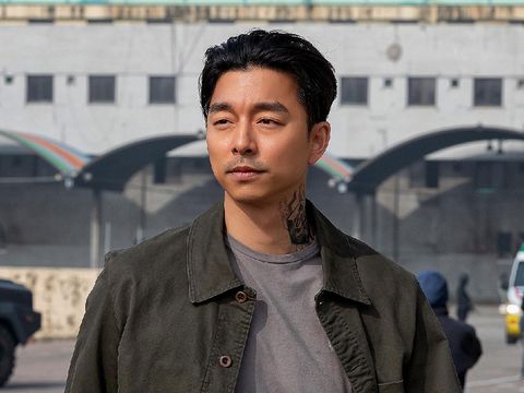 Gong Yoo sebagai Kapten Han Yun-jae dalam The Silent Sea. Gong Yoo sebagai Kapten Han Yun-jae dalam The Silent Sea.
