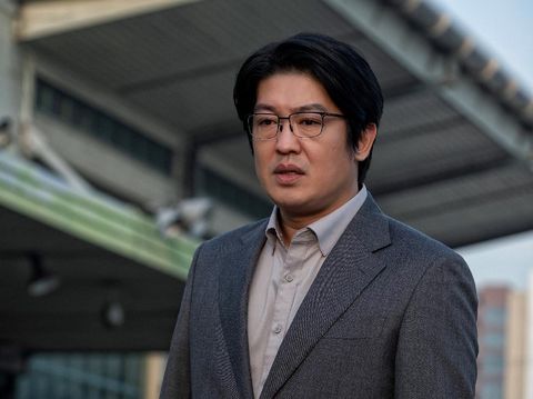 Heo Sung-tae sebagai Kim Jae-sun dalam The Silent Sea. Heo Sung-tae sebagai Kim Jae-sun dalam The Silent Sea.