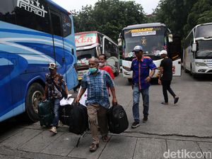 Jelang Nataru Penumpang Bus di Terminal Kampung Rambutan Meningkat Jelang Nataru Penumpang Bus di Terminal Kampung Rambutan Meningkat