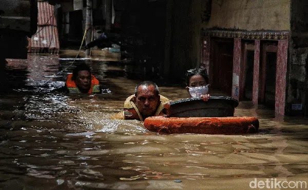 Kilas Balik Banjir Besar Jakarta-Kalimantan Selatan di Awal 2021
